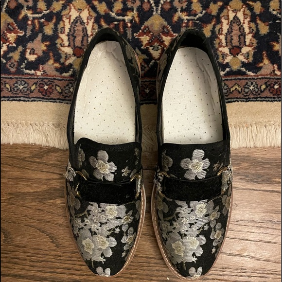 Beautiful Zara loafers - Picture 2 of 3